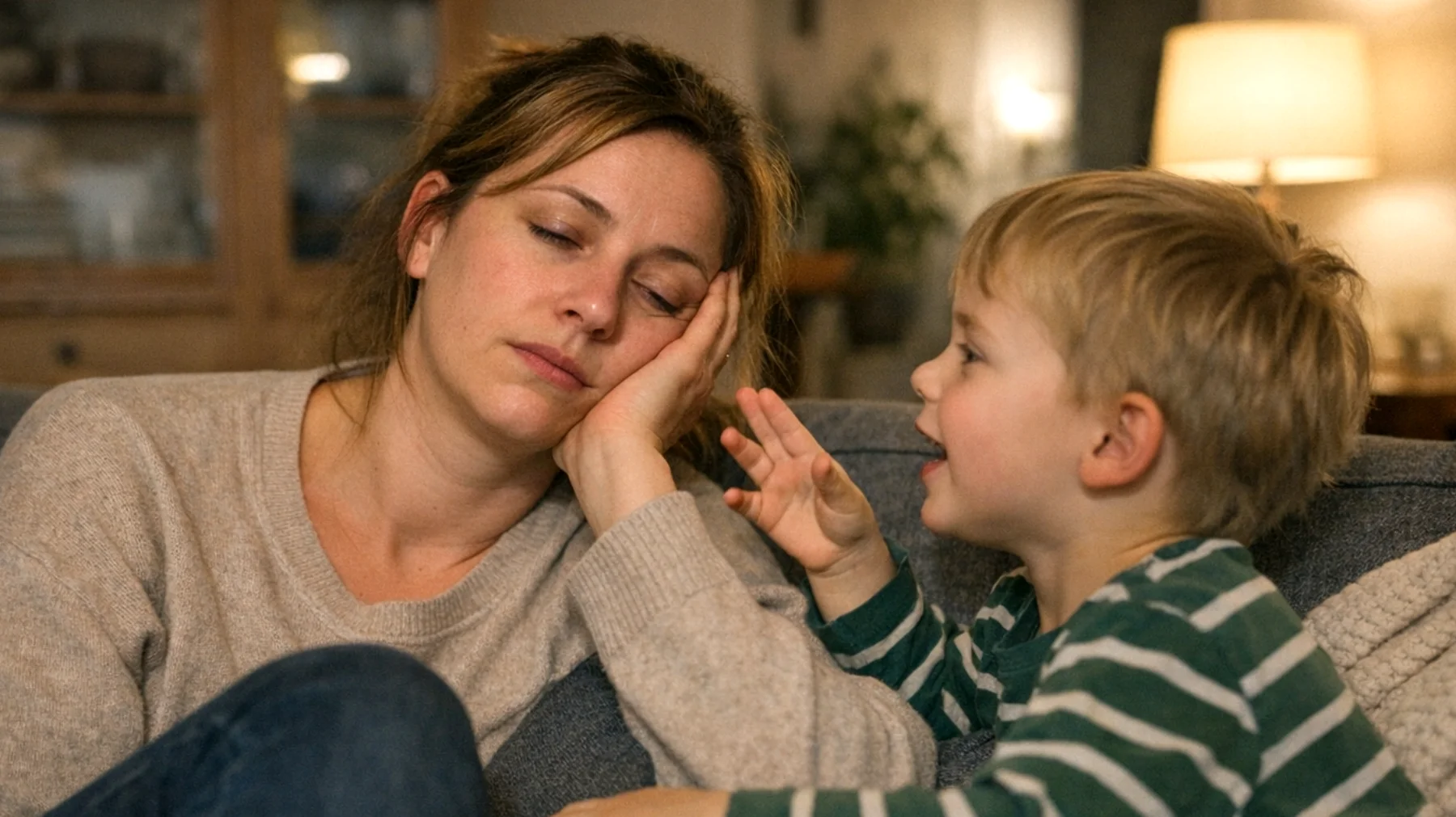 Die Eltern fühlen sich durch Arbeit, Haushalt und alltägliche Verpflichtungen so erschöpft, dass sie am Ende des Tages kaum noch Energie haben, um präsent und aufmerksam bei ihren Kindern zu sein. Die wenige verbleibende Zeit wird oft von Müdigkeit und Stress geprägt, was dazu führt, dass Interaktionen oberflächlich bleiben oder es zu Spannungen kommt."